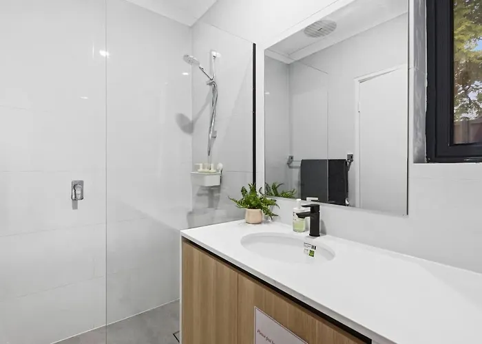 Corporate Entire House 3walk To Curtin *